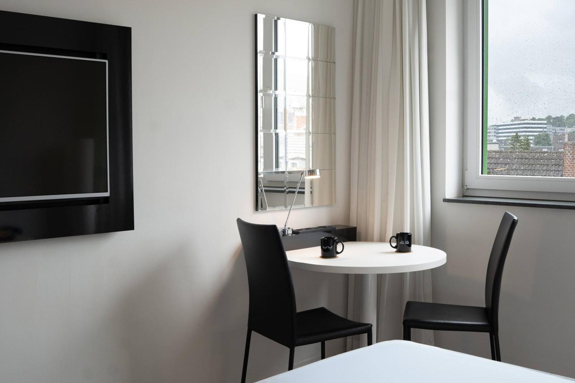 The INNSIDE Room